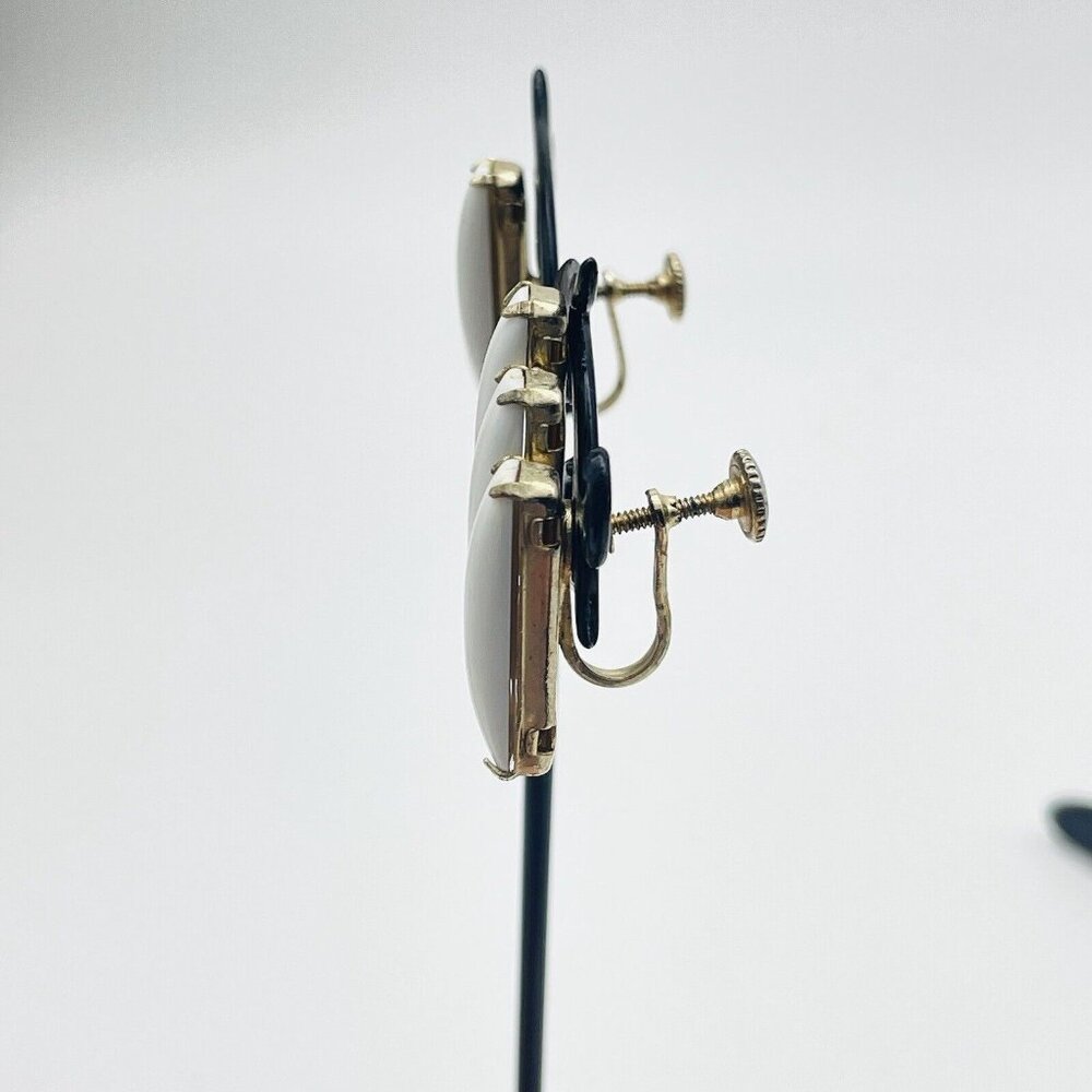 Vintage Stacked Milk Glass Bead Earrings Gold Tone Screw Back Classic Career - Picture 7 of 10